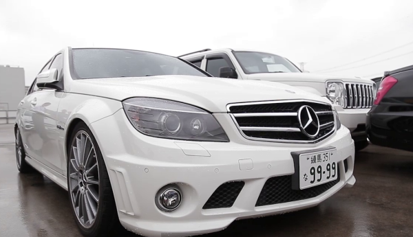 Badamy przeszłość białego Mercedesa i czarnego Daihatsu!