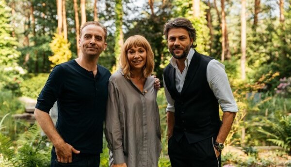 Olivier Janiak na planie serialu Usta Usta